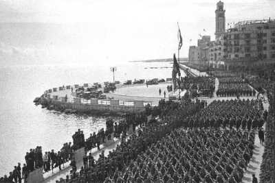 Nazisti, Alleati, prigionieri e bombardamenti: in foto la Bari che visse la Guerra